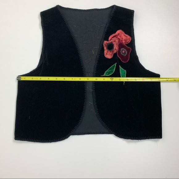 Beautiful bohemian velveteen floral applique vest - Picture 5 of 7